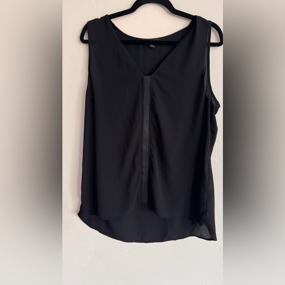 Banana republic black sleeveless top with faux leather detail large